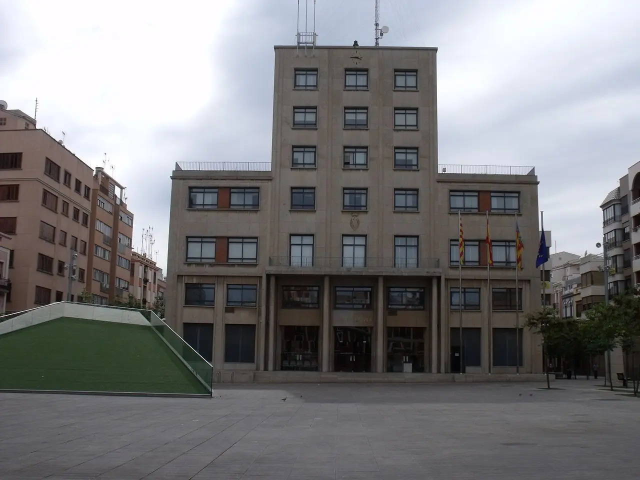 1280px-Ajuntament_de_Vila-real_alpha